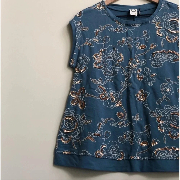 NWT Anthropologie Akemi + Kin Hildie Sequined top floral embroidered chambray - Picture 3 of 15